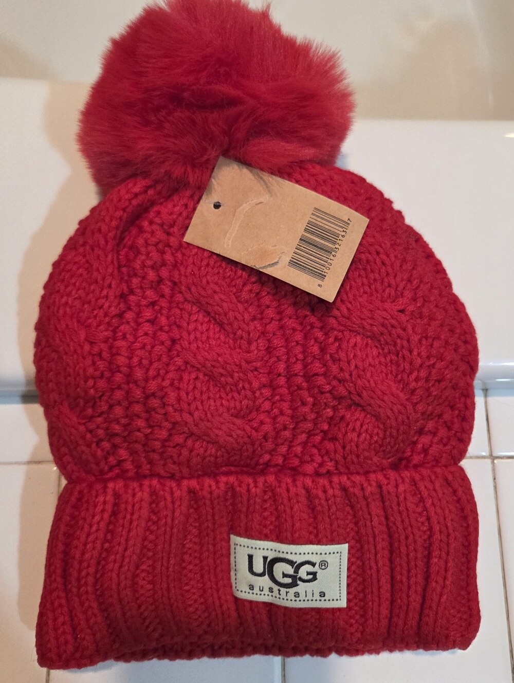 UGG Cable Knit Beanie One Size Fits Most NWT Red Sheerpa Lined